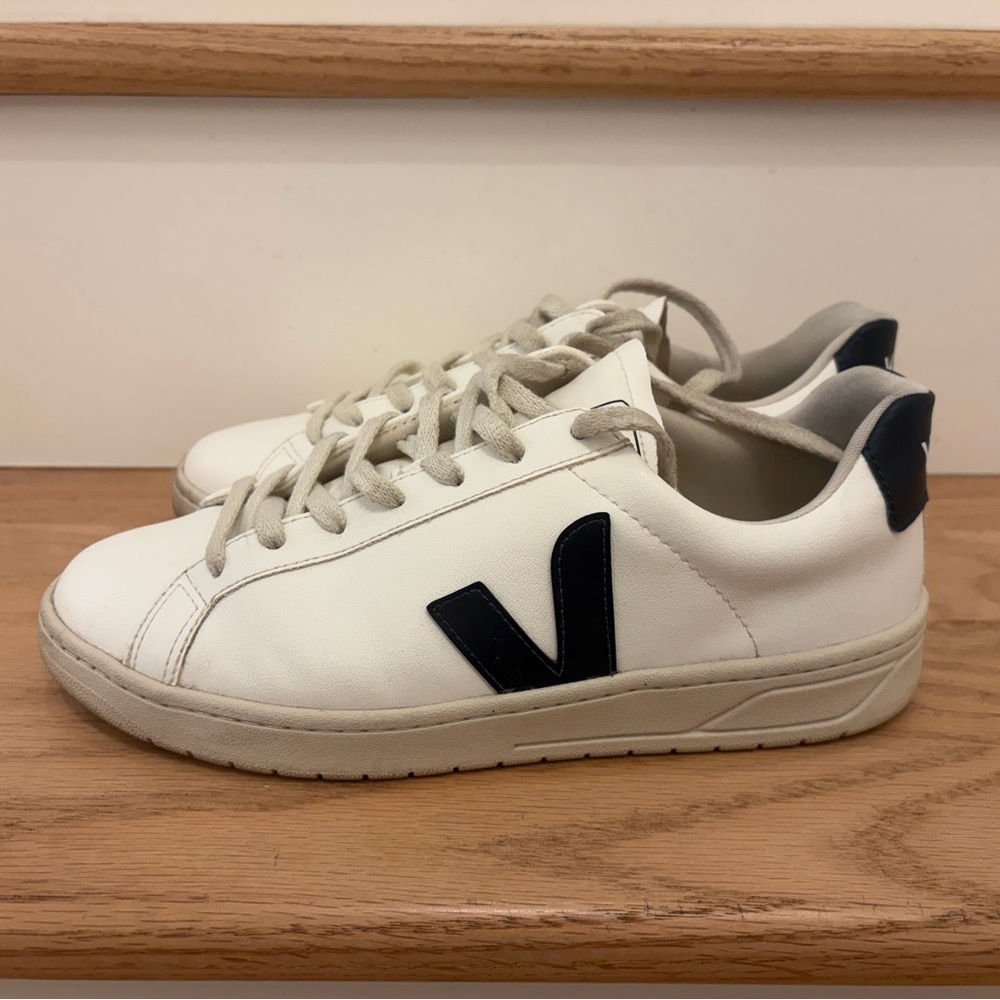Veja White and Black Casual Sneakers 
Size 9 but runs large